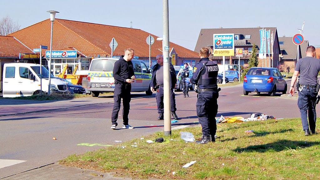 Volksstimme's tweet photo. Zwei Senioren auf dem Zebrastreifen in Wolmirstedt erfasst https://t.co/sozawOFYuE https://t.co/OpPcVHgAjj