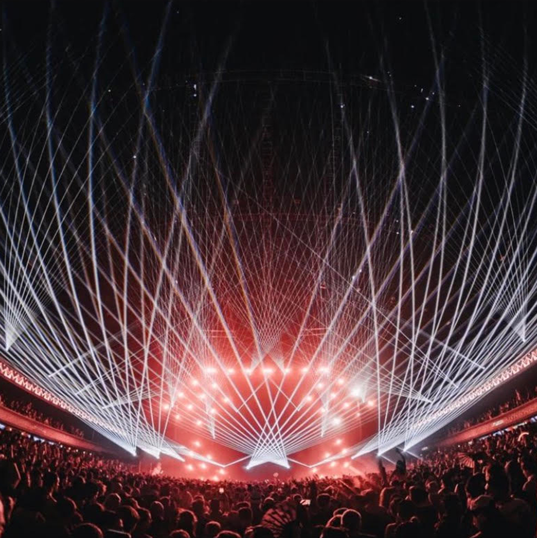 PangolinSystems's tweet image. Imagine standing in that crowd to see a live show and seeing this amazing #production. 🤯🙌 @iamthelaser (Instagram) always know how to bring his A game especially with their #laserdesigns! 💥😍

#lightdesign #technology #visualart