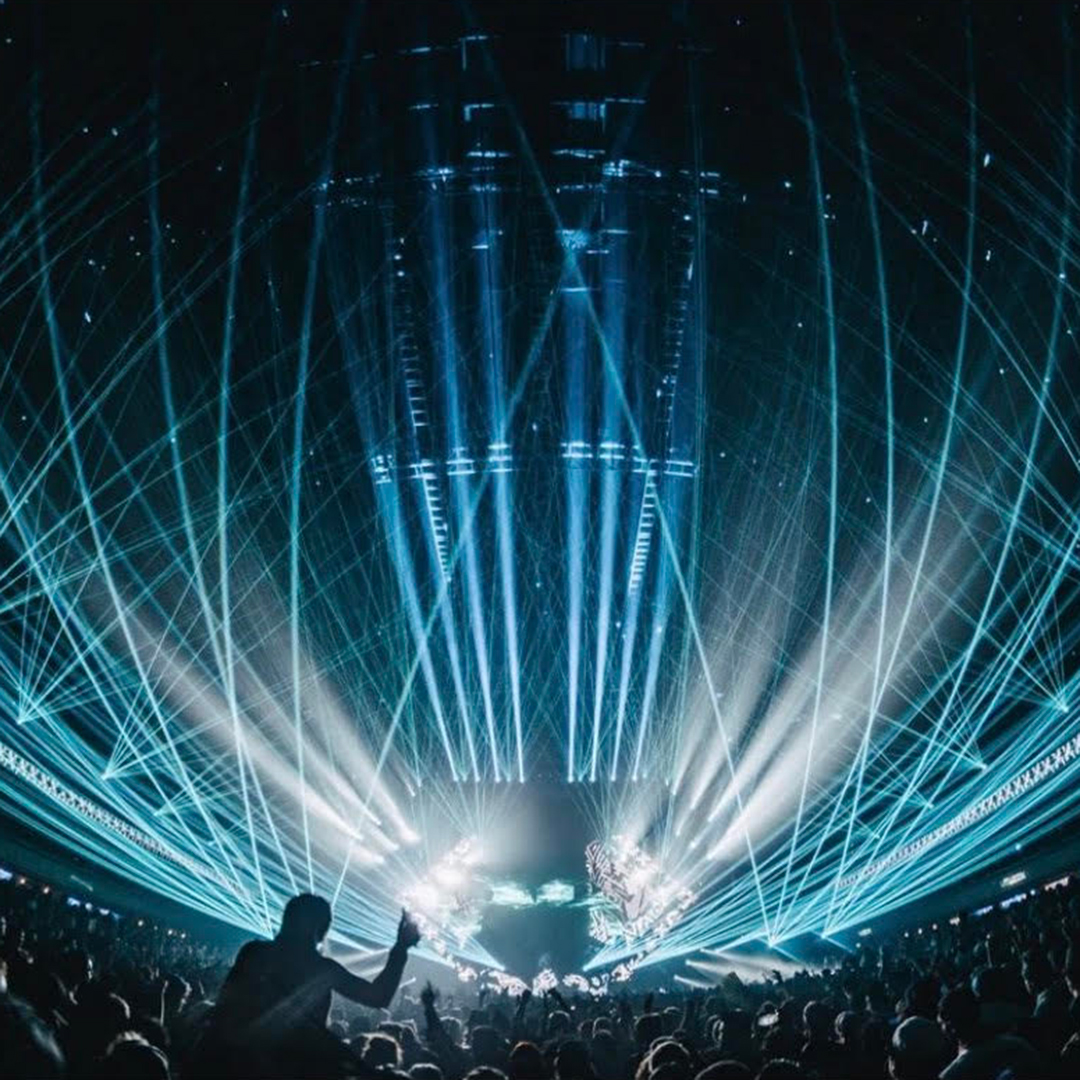 PangolinSystems's tweet image. Imagine standing in that crowd to see a live show and seeing this amazing #production. 🤯🙌 @iamthelaser (Instagram) always know how to bring his A game especially with their #laserdesigns! 💥😍

#lightdesign #technology #visualart