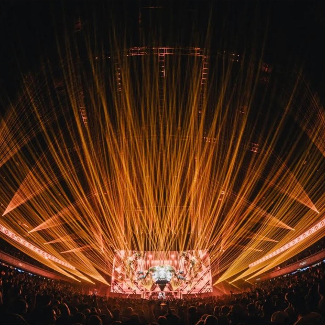 PangolinSystems's tweet image. Imagine standing in that crowd to see a live show and seeing this amazing #production. 🤯🙌 @iamthelaser (Instagram) always know how to bring his A game especially with their #laserdesigns! 💥😍

#lightdesign #technology #visualart