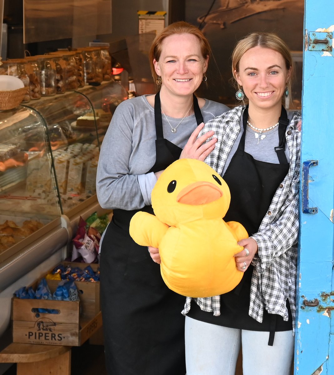 A big thanks to Deli-Weli for sponsoring the Lyme Regis Easter Monday Duck Race. Get your ducks for the big race online at lymechristmaslights.co.uk/buyducks. All proceeds to Lyme Regis Christmas Lights 2022 fund. 
#lymeregis #dorset #easter #duckrace