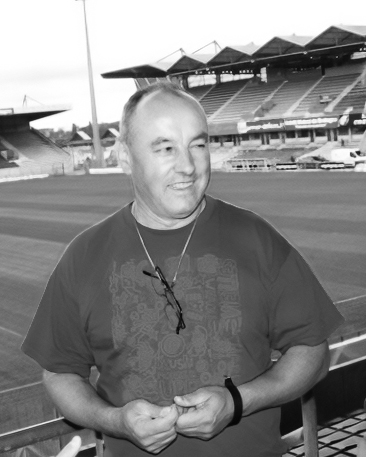 EAGuingamp's tweet photo. 🕊️ C'est avec une immense tristesse qu'En Avant a appris la disparition de 𝗥𝗲𝗻𝗲́ 𝗦𝘁𝗲́𝗽𝗵𝗮𝗻, Responsable de la sécurité à l’#Akademi et bénévole pendant de nombreuses années.

Le club présente ses plus sincères condoléances à sa famille et ses proches. 🙏 https://t.co/56rrvUsAOQ