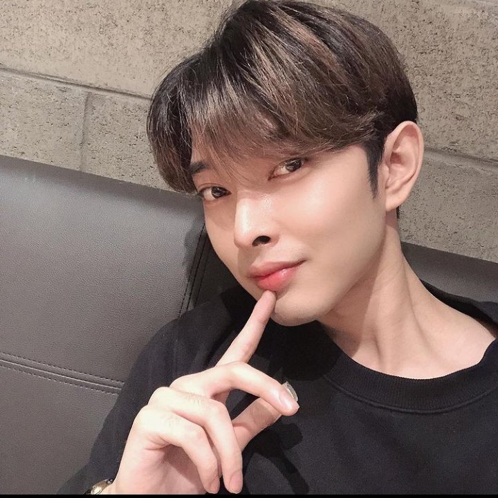 HrTmorVJEv6hRP7's tweet photo. 🎉23032022🎉

💙HAPPY NEON DAY💙
Happy birthday to handsome man

#Neon #NeonDay #HappyNeonDay  #AboutU @OfficialAboutu https://t.co/u19Lzr1ogZ