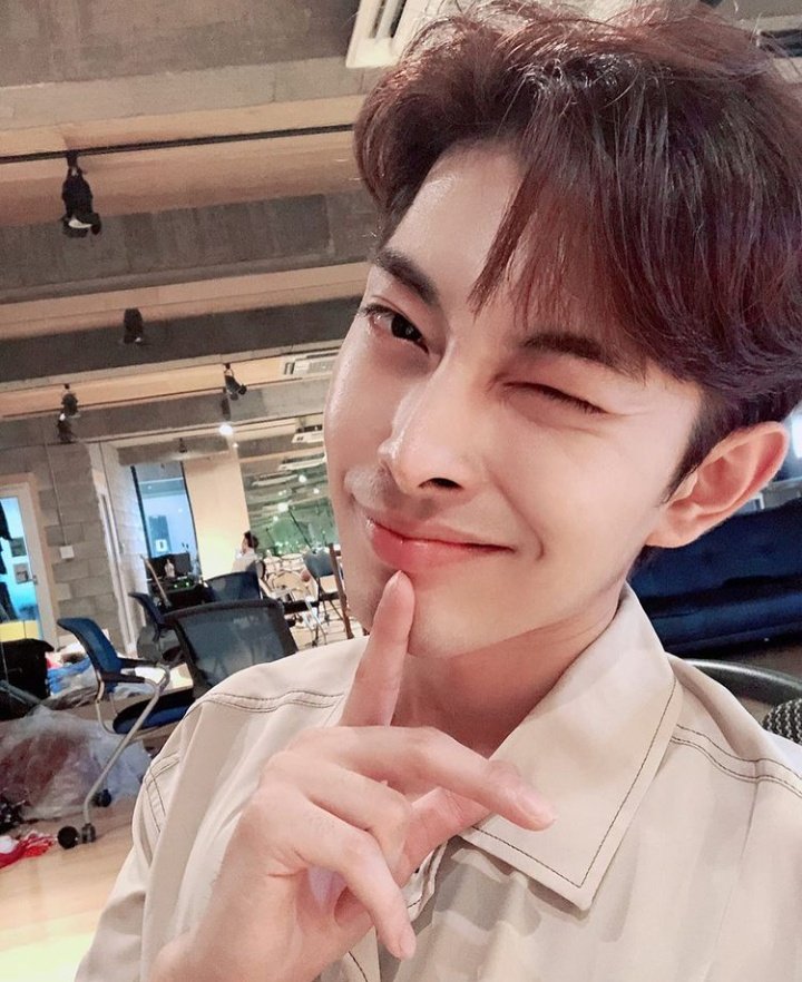 HrTmorVJEv6hRP7's tweet photo. 🎉23032022🎉

💙HAPPY NEON DAY💙
Happy birthday to handsome man

#Neon #NeonDay #HappyNeonDay  #AboutU @OfficialAboutu https://t.co/u19Lzr1ogZ