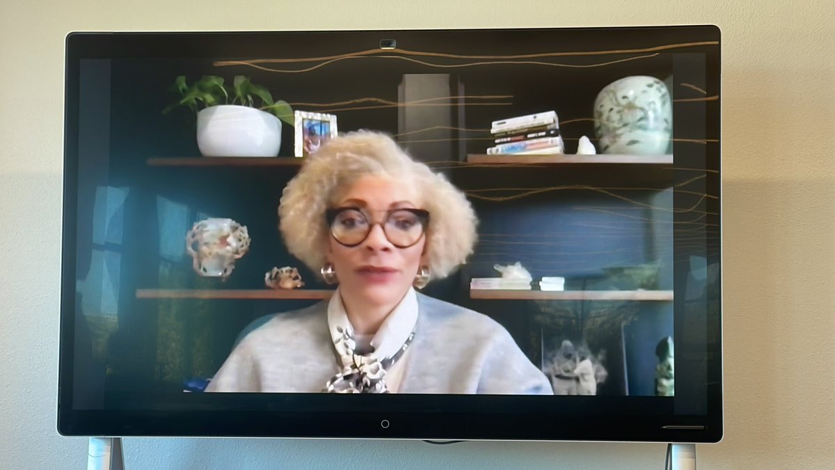 carriesolinger's tweet photo. @GinnyClarke encourages women to craft their narrative by owning and including those experiences in that narrative #CiscoWOI #WomenofCisco @WomenOfCisco https://t.co/cL83LZFmWW