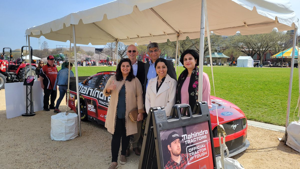 sonalika22's tweet photo. Such a joy and pride to see @MahindraRise tractors, off-roading vehicle #Roxor and @MahindraRacing #Nascar race car in the iconic backdrop of Washington DC! Their econ impact in the US with investments jobs and innovation is truly remarkable. #agonthemall #IndianRootsAmericanSoil https://t.co/nOOxAOGMoW