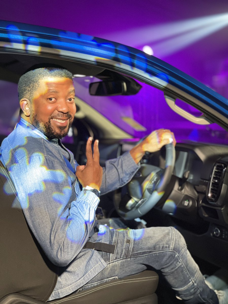 tumisole's tweet photo. It was a lovely afternoon at the @FordSouthAfrica #NextGenRanger #NextGenEverest reveal
Managed to catch up with friends too
@LesangT @Mr_Ndash @IamKumbi @Mashele333 👊🏾 https://t.co/pzn3YqMrCu
