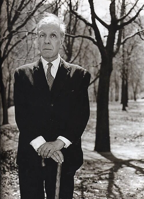 “Ciego a las culpas, el destino puede ser despiadado con las mínimas distracciones. Dahlmann había conseguido, esa tarde, un ejemplar descabalado de Las Mil y Una Noches de Weil”. (El Sur- Borges) #ruvalcabasclass #elcervantinodemchi #apspanish #apspanishlit #literaturaespañola