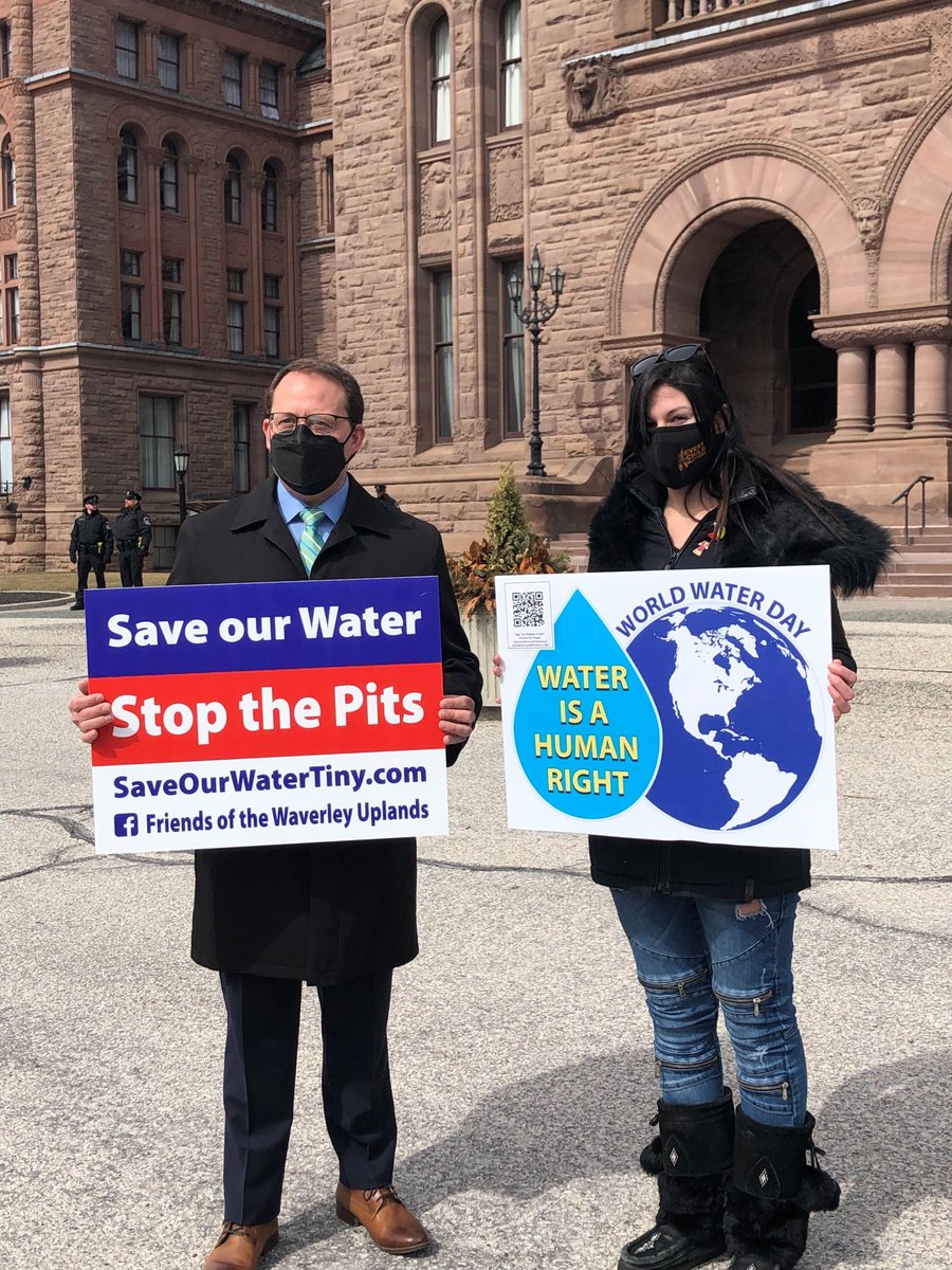 OntarioGreens's tweet photo. .@MikeSchreiner at the World Water Day rally today 🙌

"Ontario Greens will continue to lead the way on protecting water. Whether it’s saving Duffins Creek, leading against Highway 413 &amp; the Holland Marsh Highway, or taking a stand against pipelines in the Great Lakes." #onpoil https://t.co/gBznWrWG3w