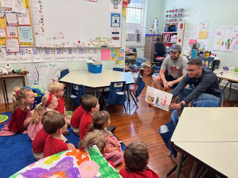 hnjschool's tweet photo. Our early childhood students had some special guest readers from the @LoyolaWolfPack swim team this week! https://t.co/1jn2JvMkJJ