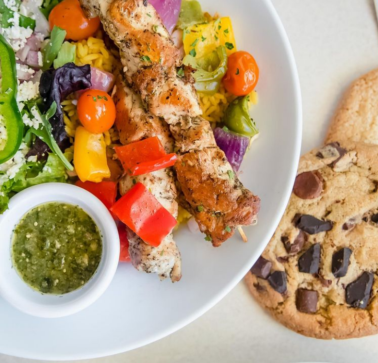 It's all about balance ⚖️ Kabobs + Cookies...🤤 📸: @zoeskitchen