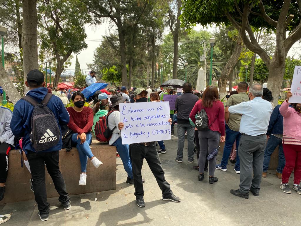 cremocitani's tweet photo. #MorenaViolaElección 
En pie de lucha.
No resuelven los lineamientos.
Exigimos respeto a la convocatoria.
@XochitlFlores anda de fiesta https://t.co/kH8DEVhikj