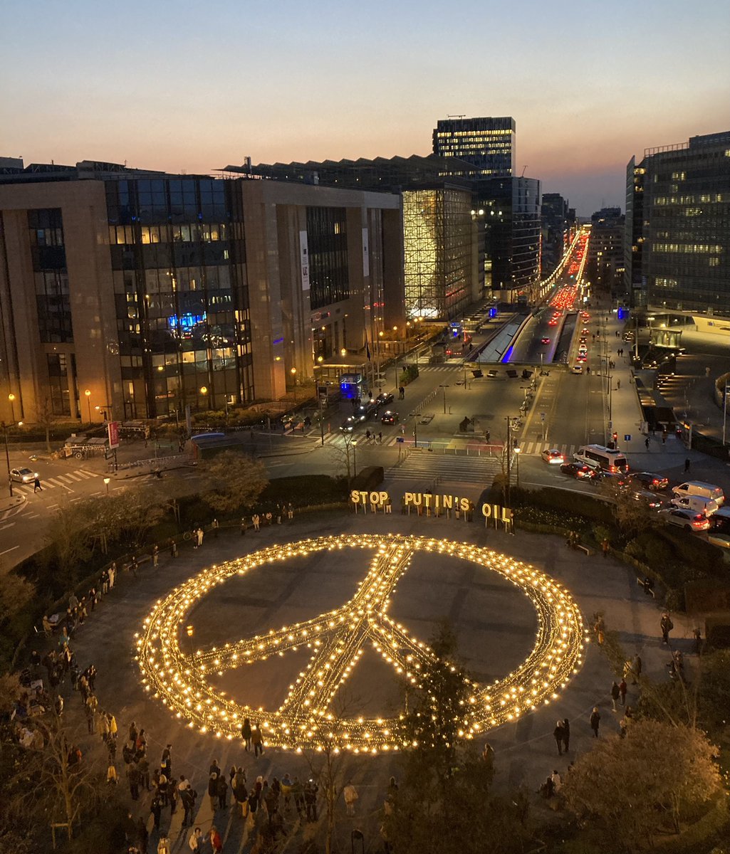 OlivierBaillyEU's tweet photo. Peaceful message from Brussels #EU headquarters tonight. Light will prevail over darkness #Ukraine #StandWithUkriane @EU_Commission @eu_eeas https://t.co/4HWJs7IvTq