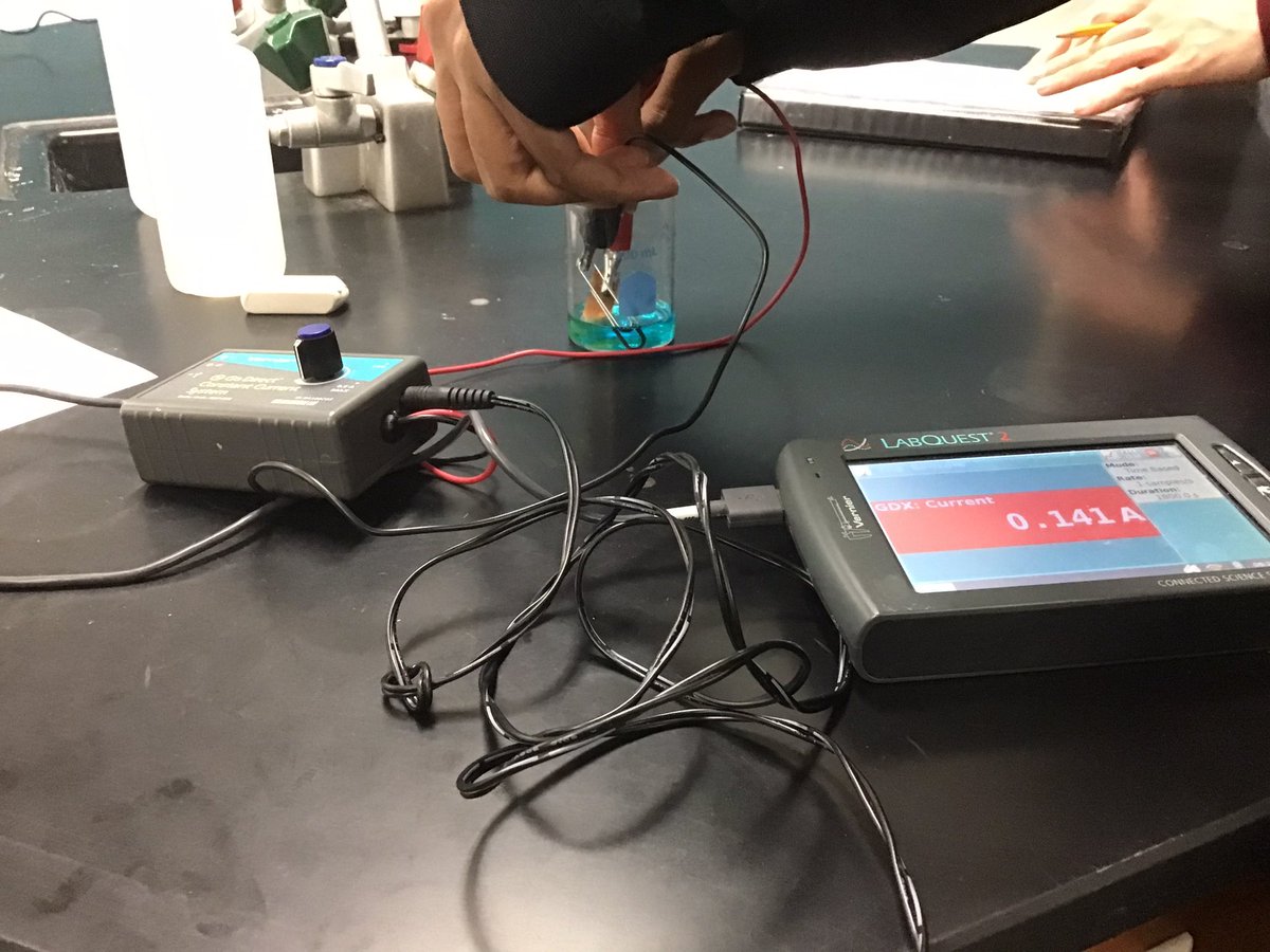 DoDEA_OTHS's tweet photo. Chemistry 2 students are #electroplating a paperclip with copper using #vernier #constantcurrent systems. #oths #scienceisfun #oths #dodeagrants https://t.co/m3eFQkhj93