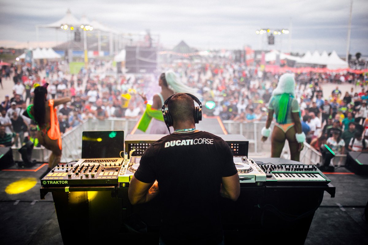 GobiernoSDE's tweet image. El ícono mundial de la música electrónica, Guy Gerber, será el protagonista de la fiesta del MotoGP que se realizará en el Circuito Internacional de Termas de Río Hondo el sábado por la tarde.

m.facebook.com/story.php?stor…

#MotoGP 
#GuyGerber