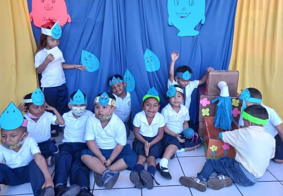 minedchinandega's tweet photo. #Ahora|Niños y niñas, Celebran el día Internacional del Agua💧
Y el cuido a la Madre Tierra 🌎
#Nicaragua https://t.co/eVxThpANTB