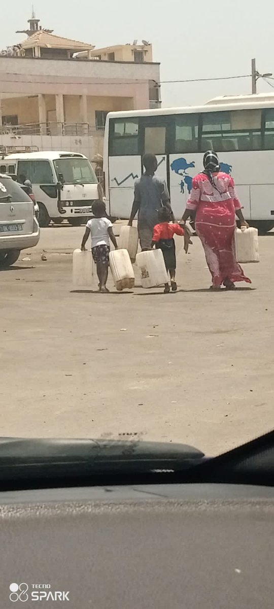 Djmalick1's tweet photo. Pendant que le forum de l’eau se déroule tranquillement à Diamniadio…
Photo prise ce Mardi 22 Mars 2022 près du stade Leopold Sédar Senghor. https://t.co/puJHkpBFFm