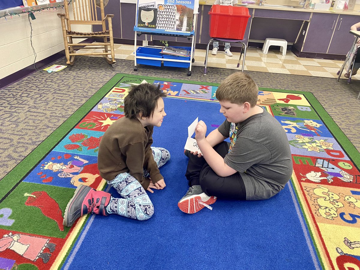 Mrs_Minges's tweet photo. Thank you Mrs. Parsons for inviting these Student Ambassadors to work with your class today! Yeinilie and Brody helped some Kindergarten students with their letters 😊 https://t.co/QwKOmqxbCj