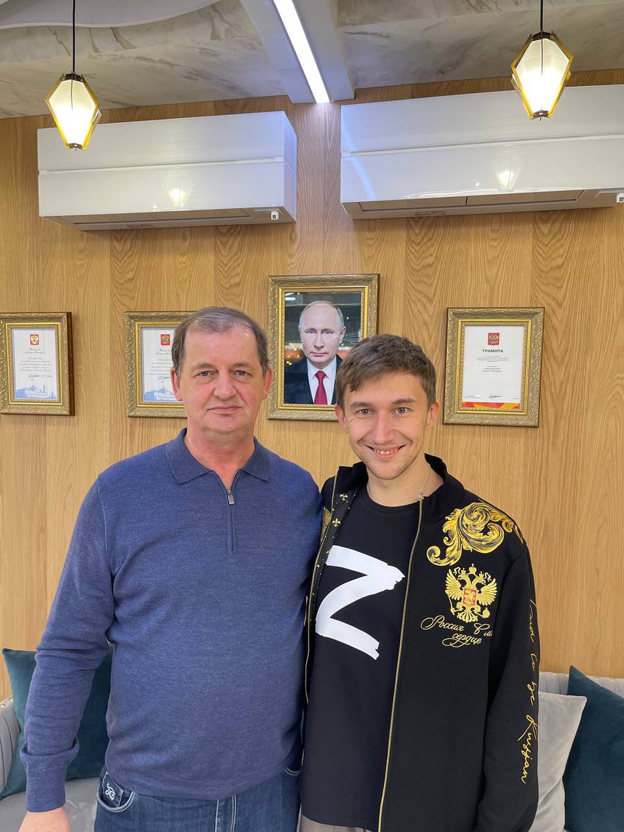 tovarichmath's tweet photo. Si el GM del #Ajedrez @SergeyKaryakin posa de esta guisa …(foto sacada de su canal de telegram) , ¿Cuál será el grado de lavado de cerebro del “Ruso/a/e medio”?
#RussiaIsNotPutin #putinisnotrussia https://t.co/KXBTlSizhF
