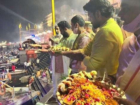 sreekanth_offI's tweet photo. #RRRMovie team in the divine city of Varanasi.
#JrNTR #Ramcharan @ssrajamouli
#RRRinVaranasi
#RRROnMarch25th https://t.co/wMbQ14pVNz