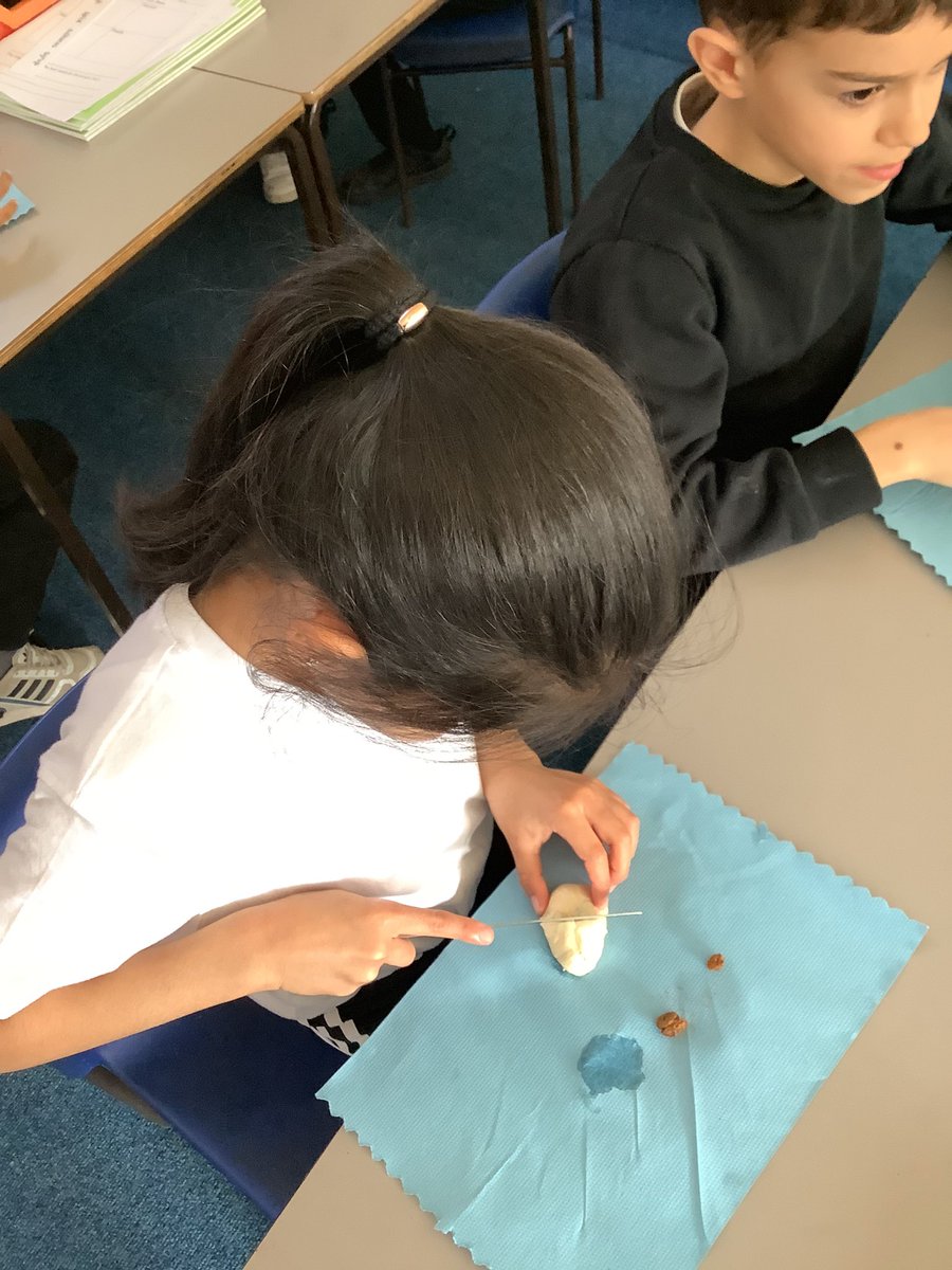AGInfschool's tweet photo. In Year Two in R.E, we are thinking about what Christians do at Easter time. This week we are making and eating delicious Hot Cross Buns. #agire #agidt #agiyr2 #askmewhythecrossmatters https://t.co/RPZtvKcTi0