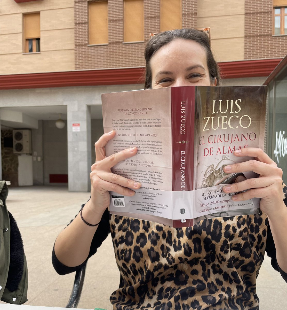 La Dra Manzano tampoco ha podido resistirse a la aventura AECLector con #Elcirujanodealmas <a href="/AECLector/">AEC Lector</a> <a href="/luiszueco/">🏰 Luis Zueco 📚</a> @Pepemomia 
Vive la experiencia con nosotros!!✌🏽<a href="/manzanomi40/">manzanomi</a> 😉📚