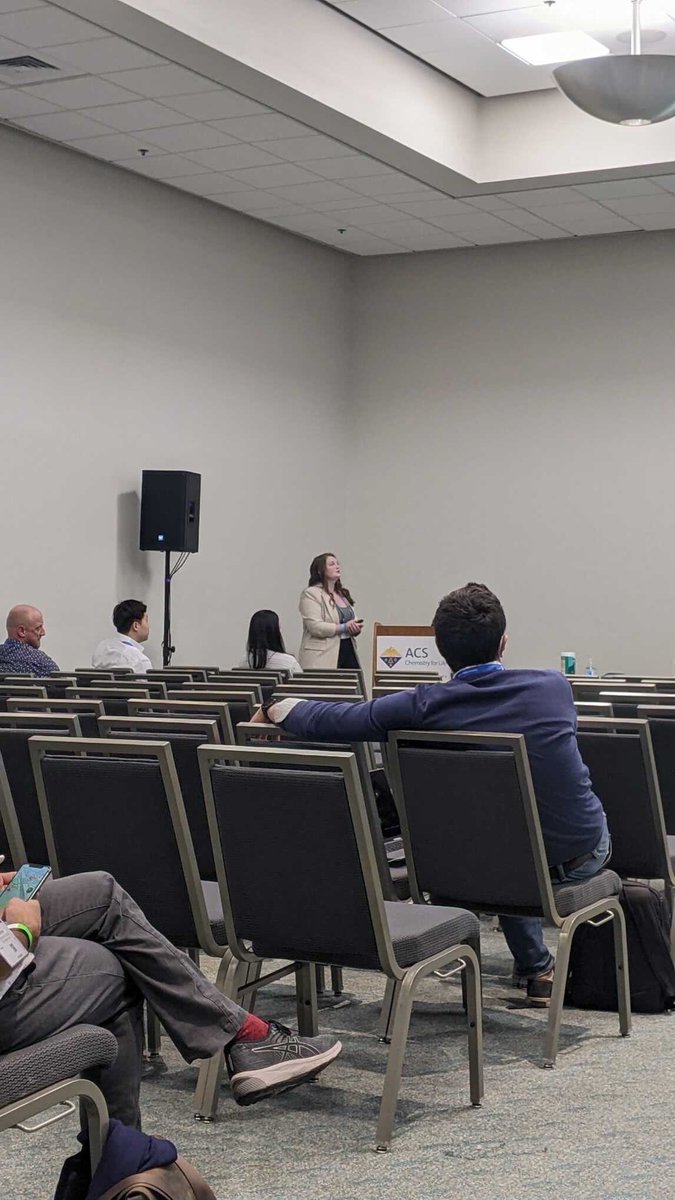 HowellgpUConn's tweet photo. @J_DiSapio telling her glycolipid story in San Diego #ACSSpring2022  @UConnChem https://t.co/7Z5knzAZ5x
