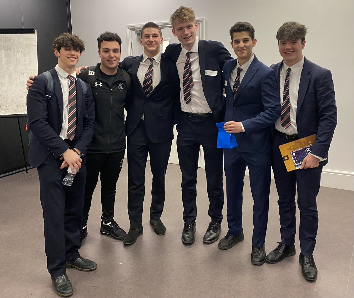 WetherbySixth's tweet image. We had such a hoot hosting the @ueseducation mock admissions event. With a quarter of our students applying to the US, we found this incredibly useful! Thanks to @EndicottCollege  @USC @nyuniversity @NotreDame for teaching us how selection works!