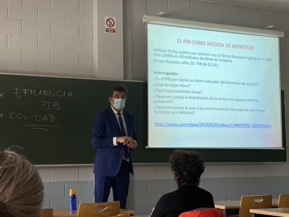 MICCSS_UAH's tweet photo. Hoy nos acompaña Carmelo García, Profesor de Economía de nuestra Universidad, que imparte una conferencia sobre investigación del bienestar y la desigualdad. https://t.co/lUYfCWuqUI