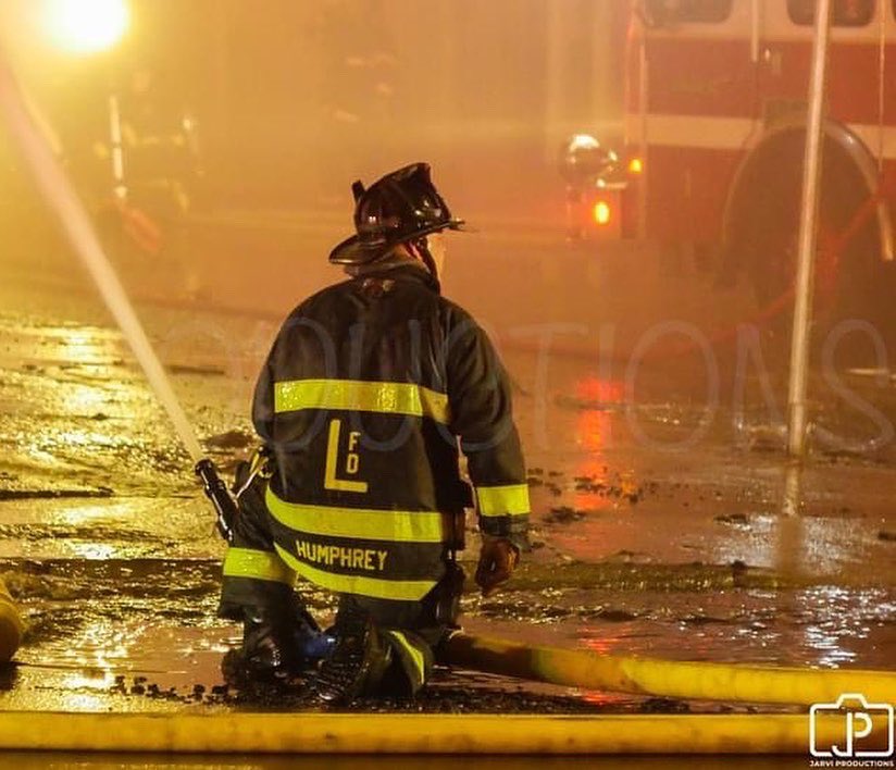 Lawrence Fire had 3rd alarm fire on Lawrence St around 4am on 3/22/2022. #lawrence #lawrencema #lawrencefire #firefighters #structurefire #workingfire #mutualaid #jarviproductions @Bfmorty @LawrenceFire146