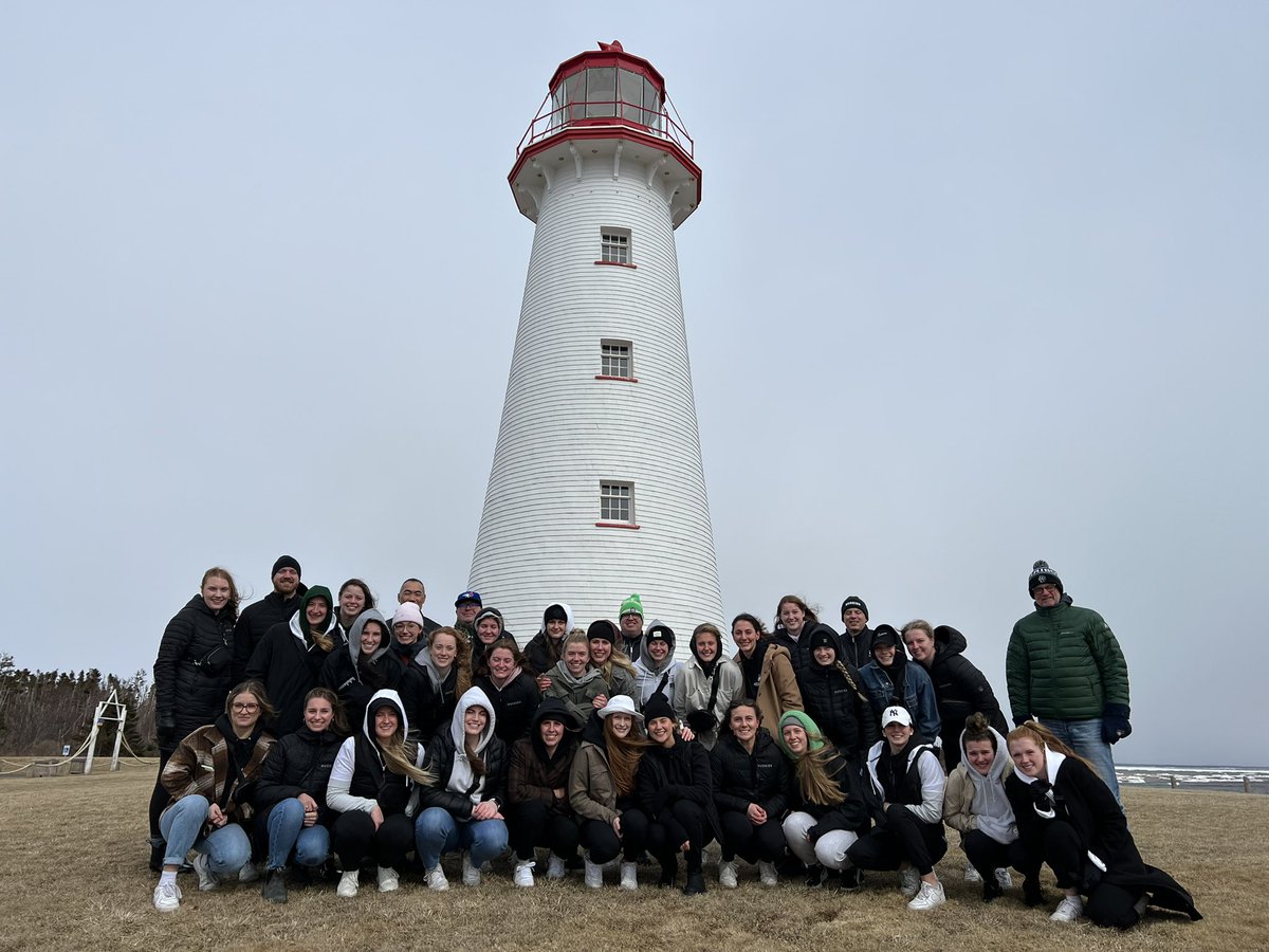 HuskieWHKY's tweet photo. Travel to PEI ✅ 
Get a picture with a lighthouse ✅ 

#HuskiePride | #PowerOfThePack https://t.co/NYYDZJb6v5