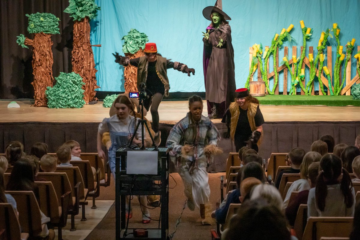 hollyacademymi's tweet image. Spanish Drama did great with their performance of "El Mago de Oz", thank you for daring to be remarkable! A big thank you goes out to all the supporters that worked hard to make this happen.

#characterdefinesus
#CMUcharters
#MIcharterstory
#powerofthepack
#charterschools