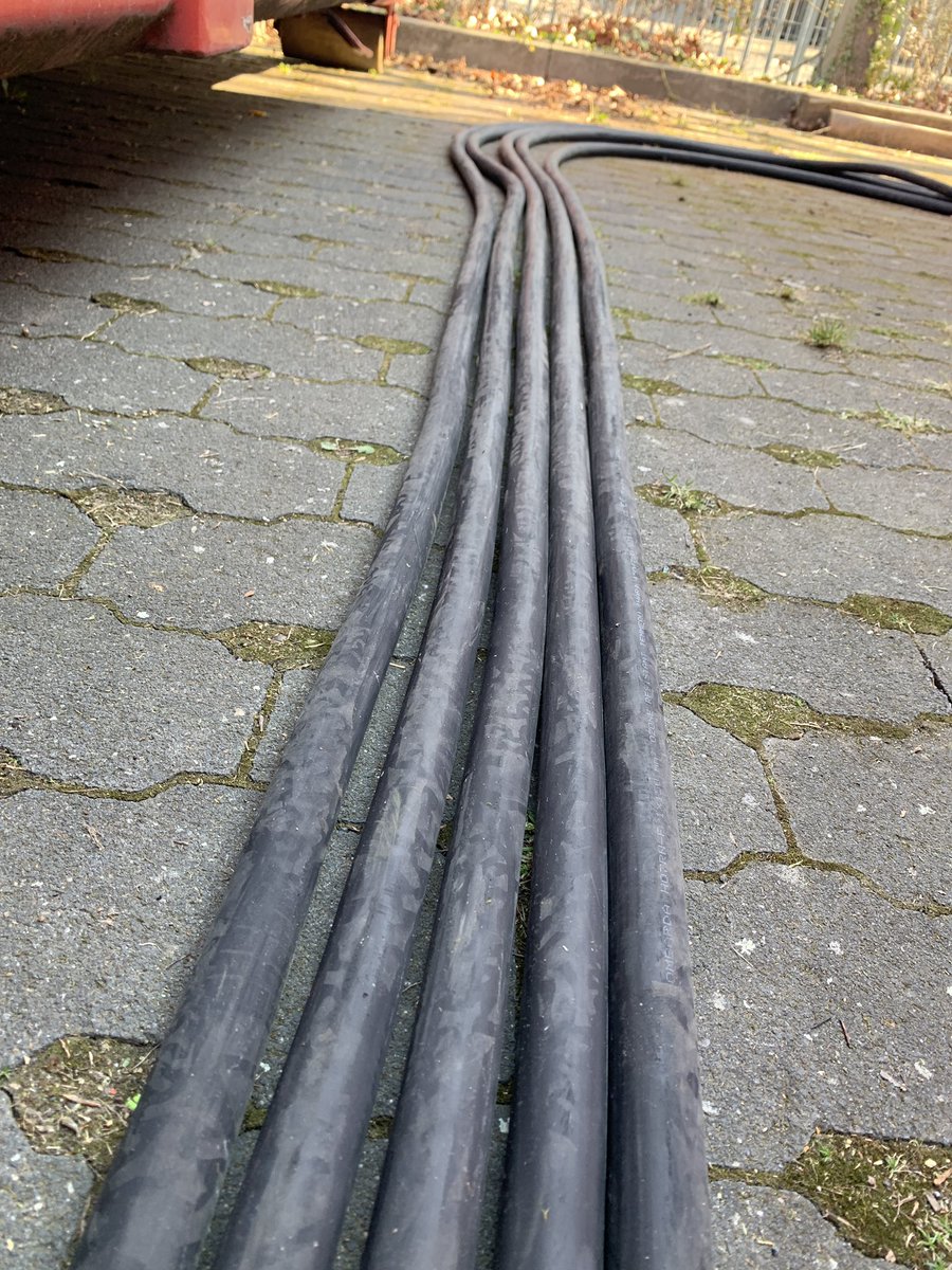 Timo_u_de's tweet photo. Heute eine Einweisung für ein 250 KVA Aggregat von #Polyma bekommen 😊 🚒
#katastrophenschutz #Land #Hessen #KRITIS #Blackout #wiesbaden https://t.co/mSAkxAaHfi