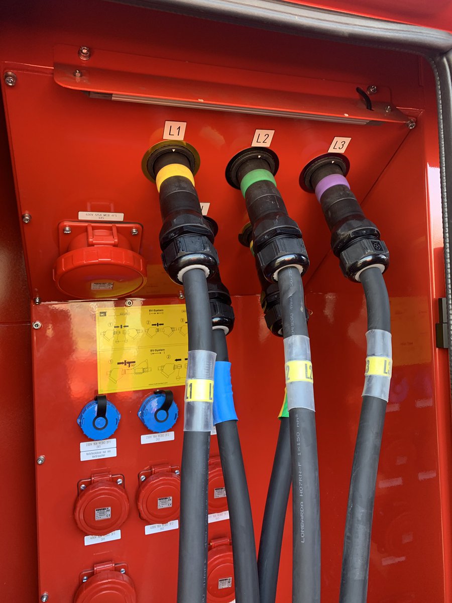 Timo_u_de's tweet photo. Heute eine Einweisung für ein 250 KVA Aggregat von #Polyma bekommen 😊 🚒
#katastrophenschutz #Land #Hessen #KRITIS #Blackout #wiesbaden https://t.co/mSAkxAaHfi