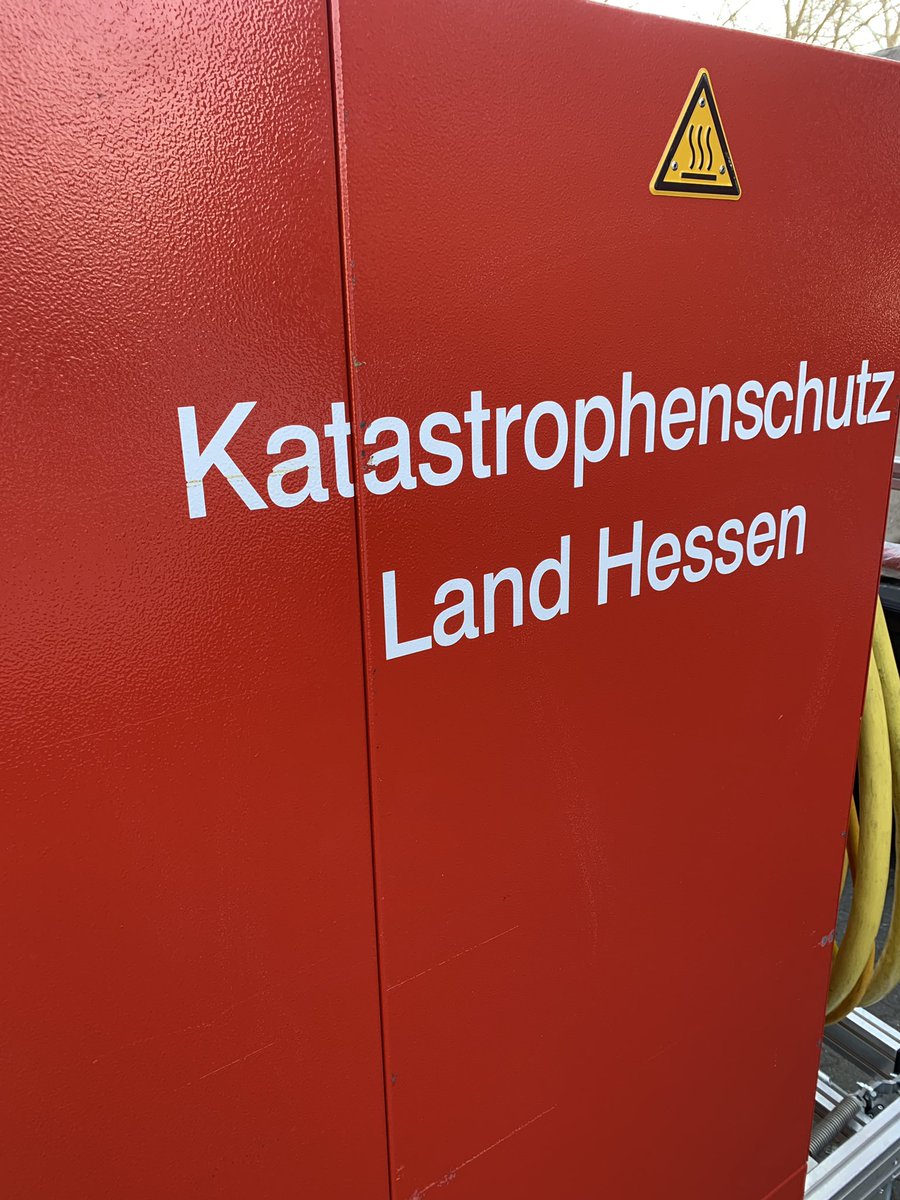 Timo_u_de's tweet photo. Heute eine Einweisung für ein 250 KVA Aggregat von #Polyma bekommen 😊 🚒
#katastrophenschutz #Land #Hessen #KRITIS #Blackout #wiesbaden https://t.co/mSAkxAaHfi