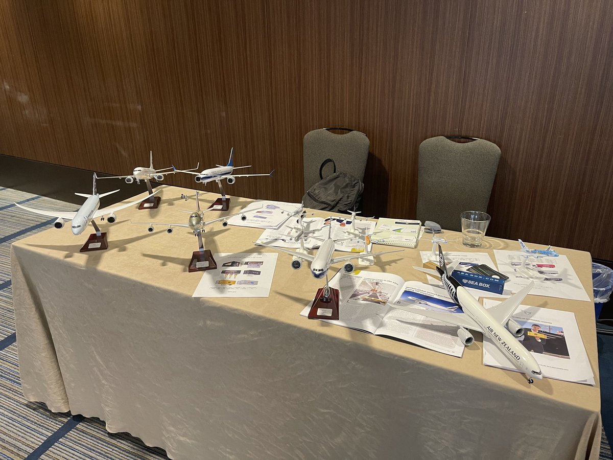 VICMODEL's tweet photo. Displaying our plane models in San Francisco transport logistic supply chain forum March 22-23,2022😎 https://t.co/uMuvNppL2M
