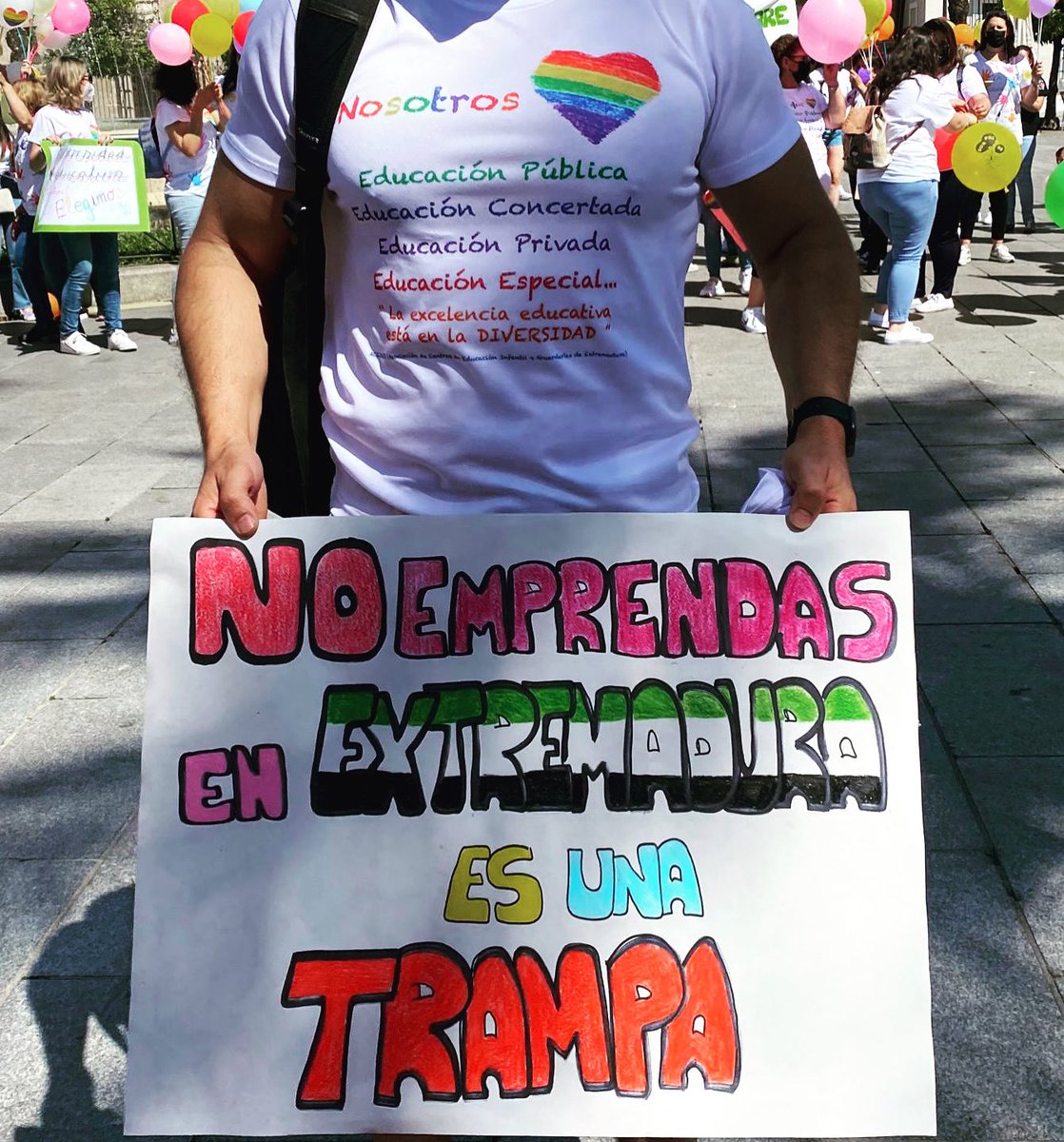 Una pregunta… <a href="/Junta_Ex/">Junta de Extremadura</a> <a href="/GFVara/">Guillermo Fdez Vara</a> <a href="/EstherGMoran/">Esther Gutiérrez</a> <a href="/famayaf/">FranAmaya</a> Os está quedando una región y un país precioso a <a href="/psoeex/">PSOE de Extremadura /❤️</a> y <a href="/PSOE/">PSOE</a> . 

🔔 No sería mejor hablar con la gente y ver de qué manera podemos avanzar juntos y salir de ésta en lugar de atacar a autónomos y trabajadores?