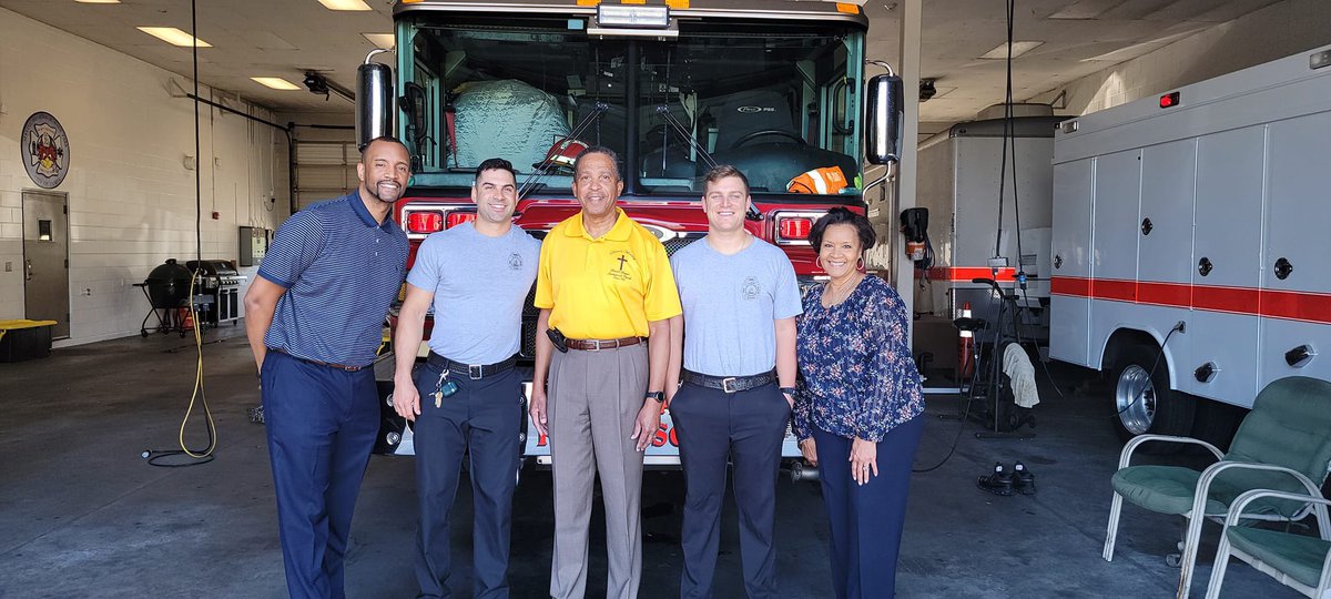 bbictampa's tweet photo. #MarchGladness continues at BBIC, as Pastor Harris and others from the leadership team had a chance to bless  @TampaFireRescue station in the area this morning with breakfast.  Please join us in thanking our first responders, who work so faithfully in our community.  #WeBuildHere https://t.co/uoaXz6Z9N2