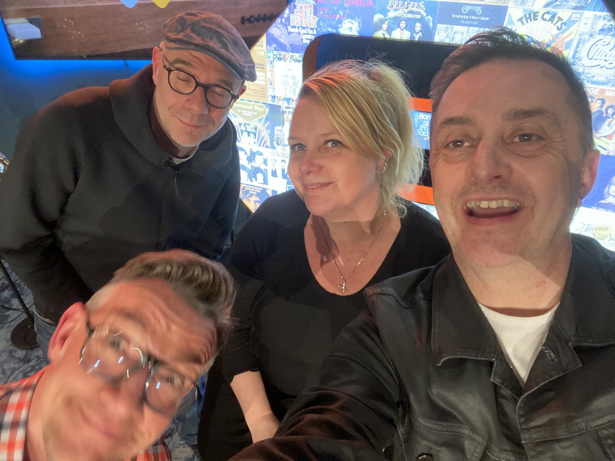 astridislief's tweet photo. Hoe was jouw dinsdagavond? Ik kreeg een voorproefje van ‘koefnoen live’ en ik denk dat ik deze voorstelling niet wil missen… dank paul, owen en jeremy!!! https://t.co/HK6UkvlJF3