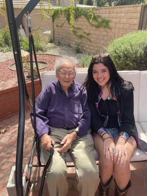 WorldsMeet's tweet photo. What a special treat to meet the bright and creative Fiona Noonan in person yesterday who is helping with the launch of @WorldsMeet. I knew Fiona was special even before I learned how close she is with her grandparents.
#grandparenting #connection https://t.co/Fw4WEmFMVU