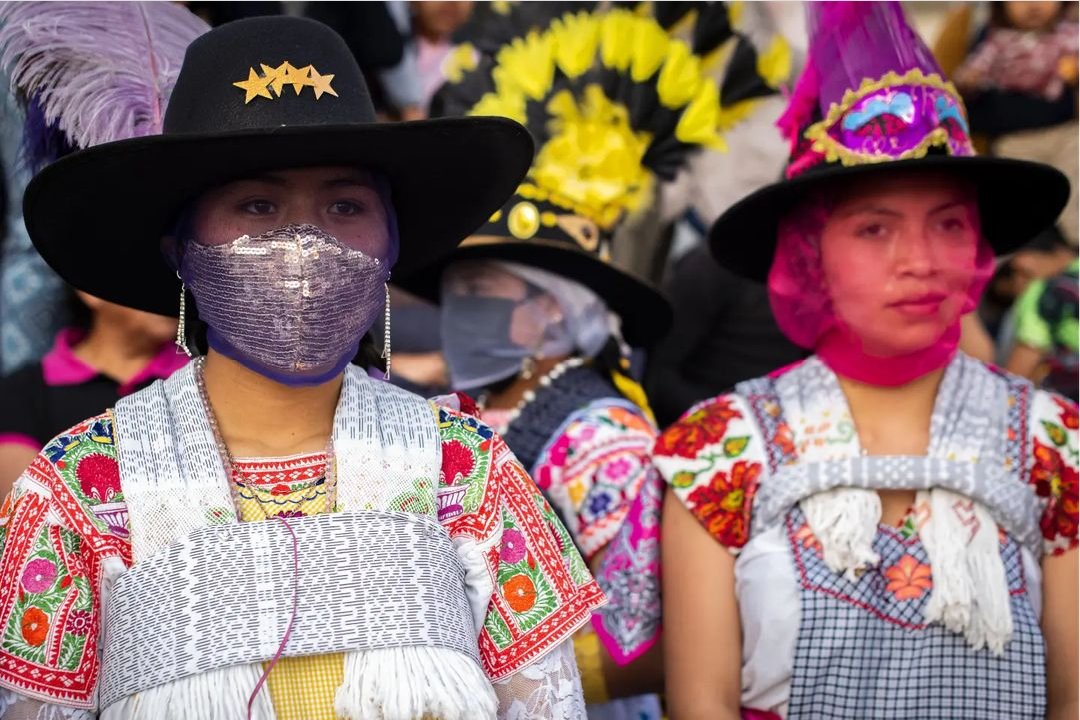 VisitaPuebla's tweet photo. Mujeres participantes del Carnaval de San Miguel Canoa. ✨ 
 
📸 @PuebleaMx https://t.co/7Pgi13vC4f