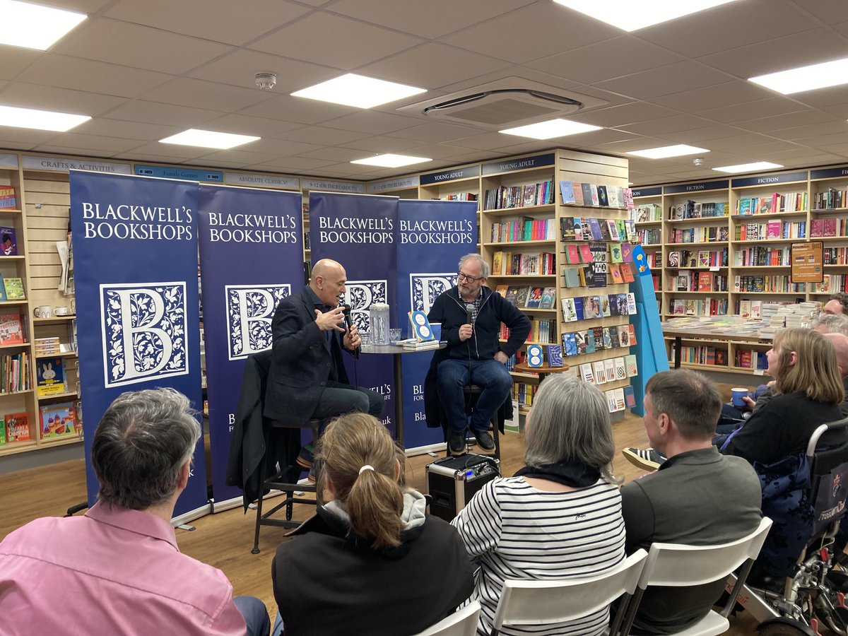 Enjoying ⁦@jimalkhalili⁩ and ⁦@robinince⁩ in conversation ⁦@blackwellbooks⁩ #Manchester discussing #TheJoyOfScience ⁦@PrincetonUPress⁩ #physics