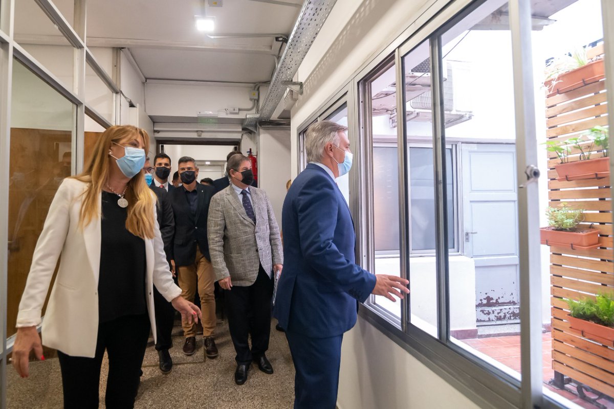 ACNURConoSur's tweet photo. ¡#Córdoba tiene un nuevo Centro de Atención para Personas Migrantes y Refugiadas! 🏙️🏡

Junto al Intendente @MartinLlaryora inauguramos un nuevo espacio de integración y solidaridad de la @MuniCba.

#ACNURenCórdoba https://t.co/HqAdpUg7WC