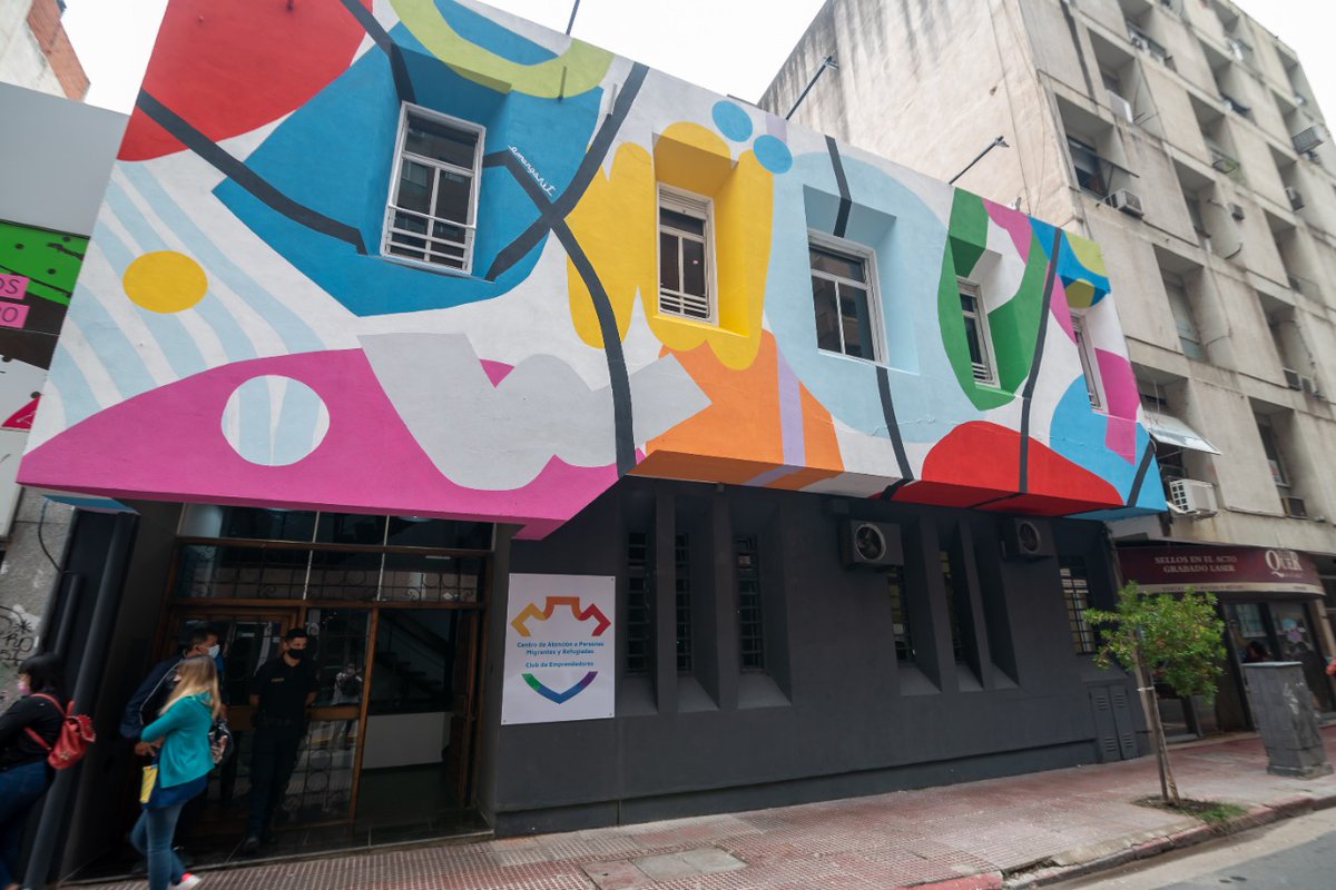 ACNURConoSur's tweet photo. ¡#Córdoba tiene un nuevo Centro de Atención para Personas Migrantes y Refugiadas! 🏙️🏡

Junto al Intendente @MartinLlaryora inauguramos un nuevo espacio de integración y solidaridad de la @MuniCba.

#ACNURenCórdoba https://t.co/HqAdpUg7WC