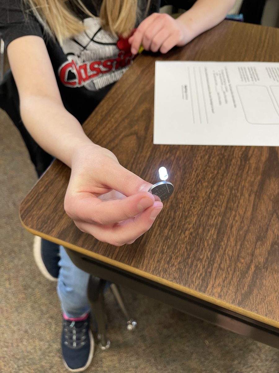 MsKatieArcher's tweet image. "I have not failed. I've just found 10,000 ways that won't work." -Thomas Edison 
We experimented with creating our own light using batteries. Then we added tinfoil and a notecard and tried to create the light with those. #fourthgradescience #diyflashlight #mysteryscience