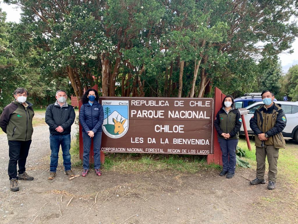 La Embajadora de Israel, Marina Rosenberg, visitó el Parque Nacional Chiloé con el objetivo de conocer y evaluar posibilidades de proyectos conjuntos en temas como educación ambiental, accesibilidad universal, agua e intercambio de experiencias entre parques nacionales.