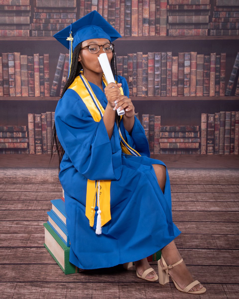 omarslavndrwife's tweet image. #YASSSSS 👩🏾‍🎓👩🏾‍🎓👩🏾‍🎓