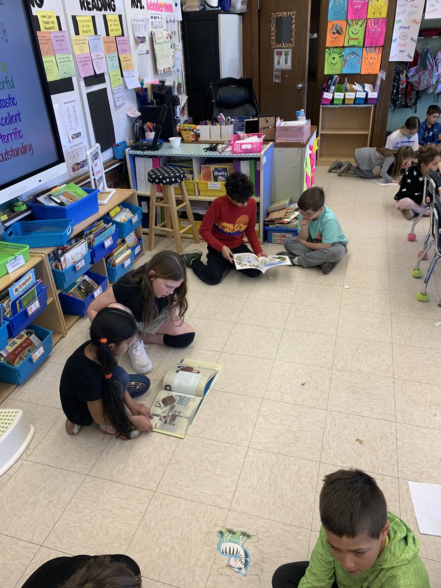 Buddy Reading is back!! Mrs. Wind’s 4th grade students and Mrs. Leaderman’s and Mrs. O’Leary’s 1st grade students reading to each other. @mrskwind @MrsLeaderman @drmichael96 @HPS_Eagles