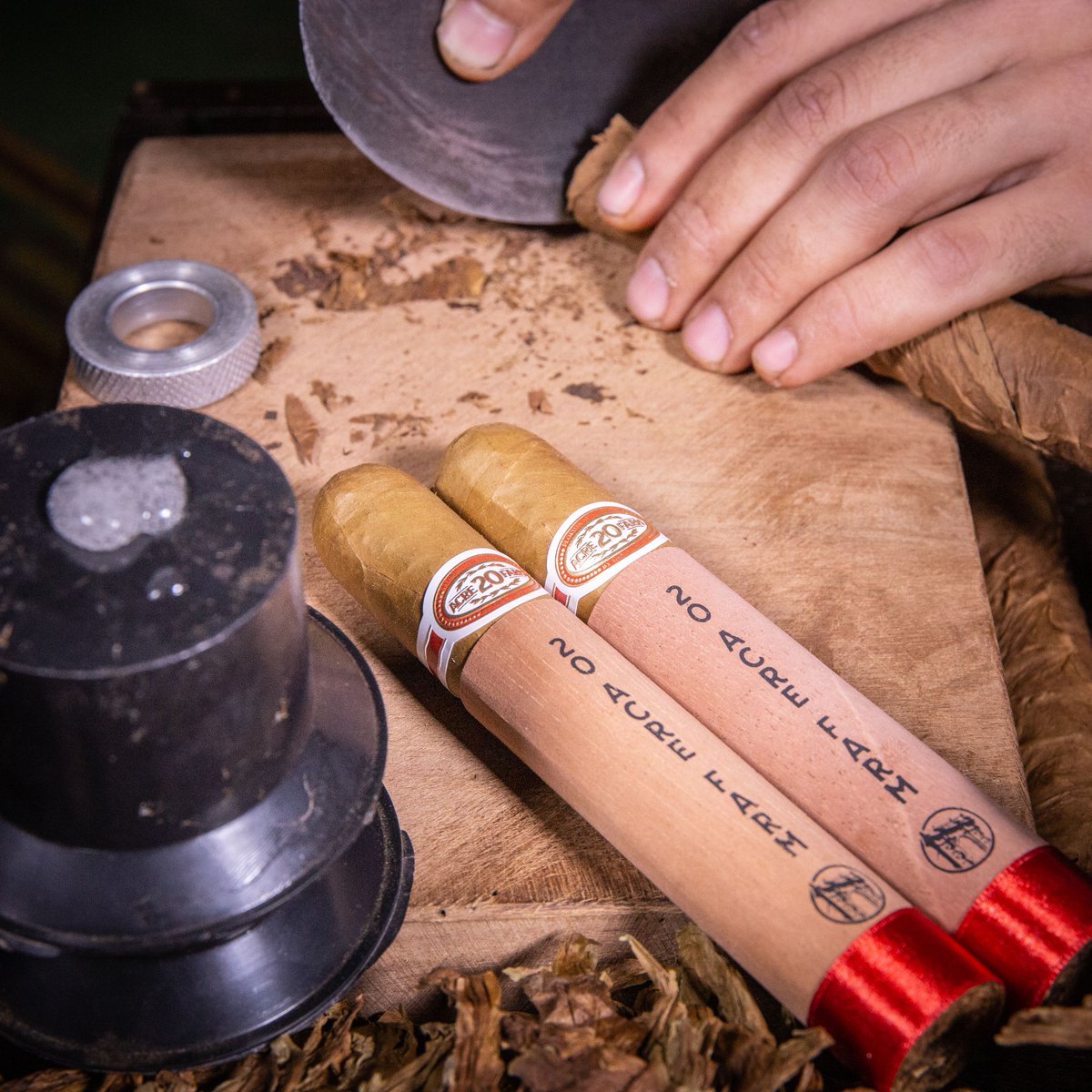 drewestatecigar's tweet photo. Rolled with care and ready to smoke, 20 Acre Farm #De4l #20AF https://t.co/RH0sYOEFKm