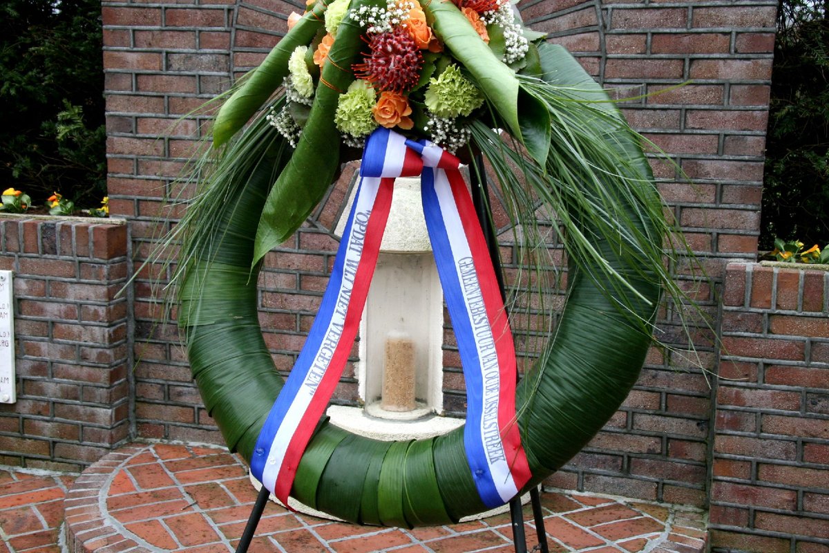 Op 7 april gaat onze directeur <a href="/GerdaBrethouwer/">Gerda Brethouwer</a> in de #Koppelkerk in gesprek met <a href="/advanliempt/">ad van liempt</a> over het drama #Rademakersbroek. Het gesprek sluit aan bij de actuele #expositie 'Geef de namen een gezicht – Rademakersbroek'. 
Meer info: bit.ly/3JNQtad